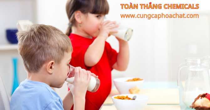 trẻ nhỏ sử dụng đường lactose