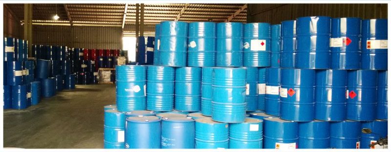 Một góc kho hàng của công ty hóa chất Toàn Thắng