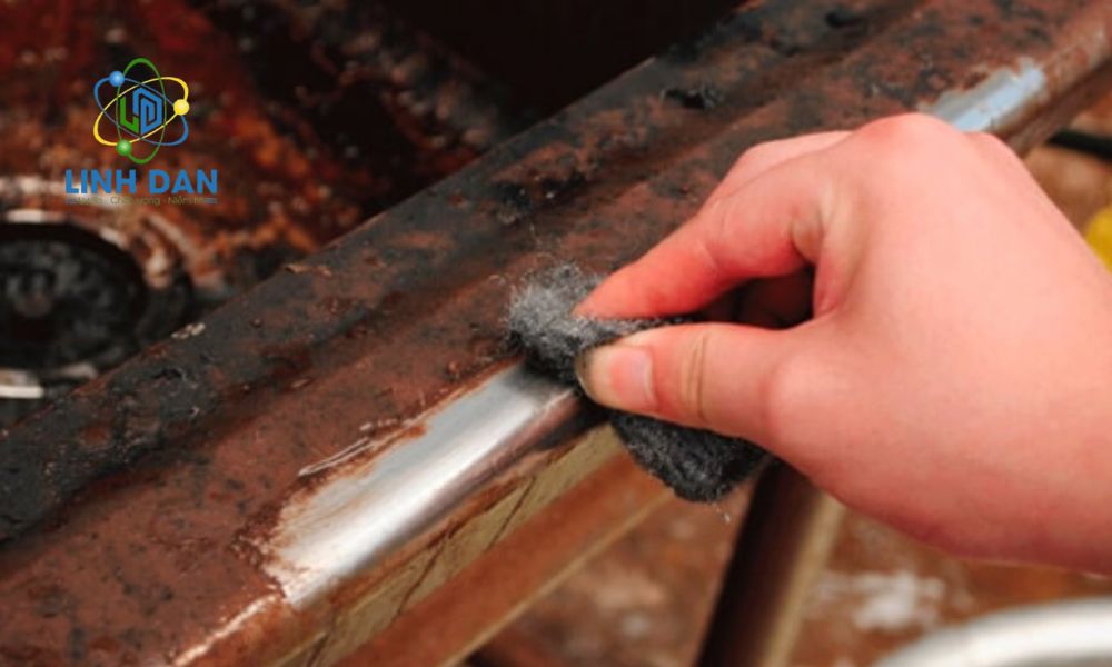 Tẩy rửa và xử lý bề mặt kim loại